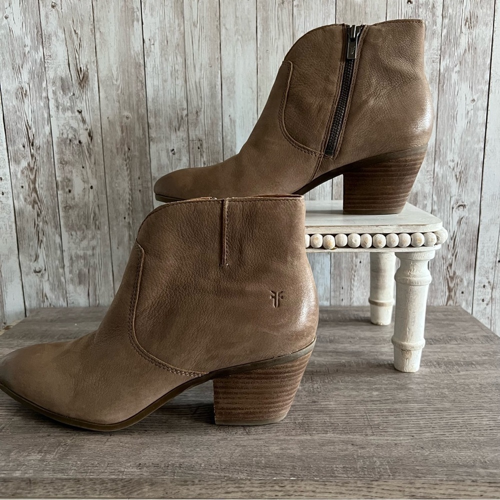 Frye Women's Tan Leather Ankle Boots Size 9